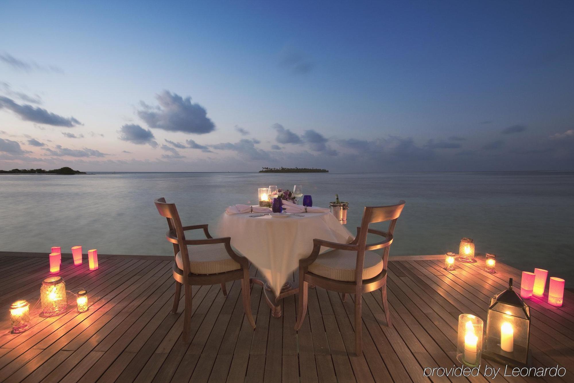ホテル ザ レジデンス モルディブ Dhigurah  レストラン 写真